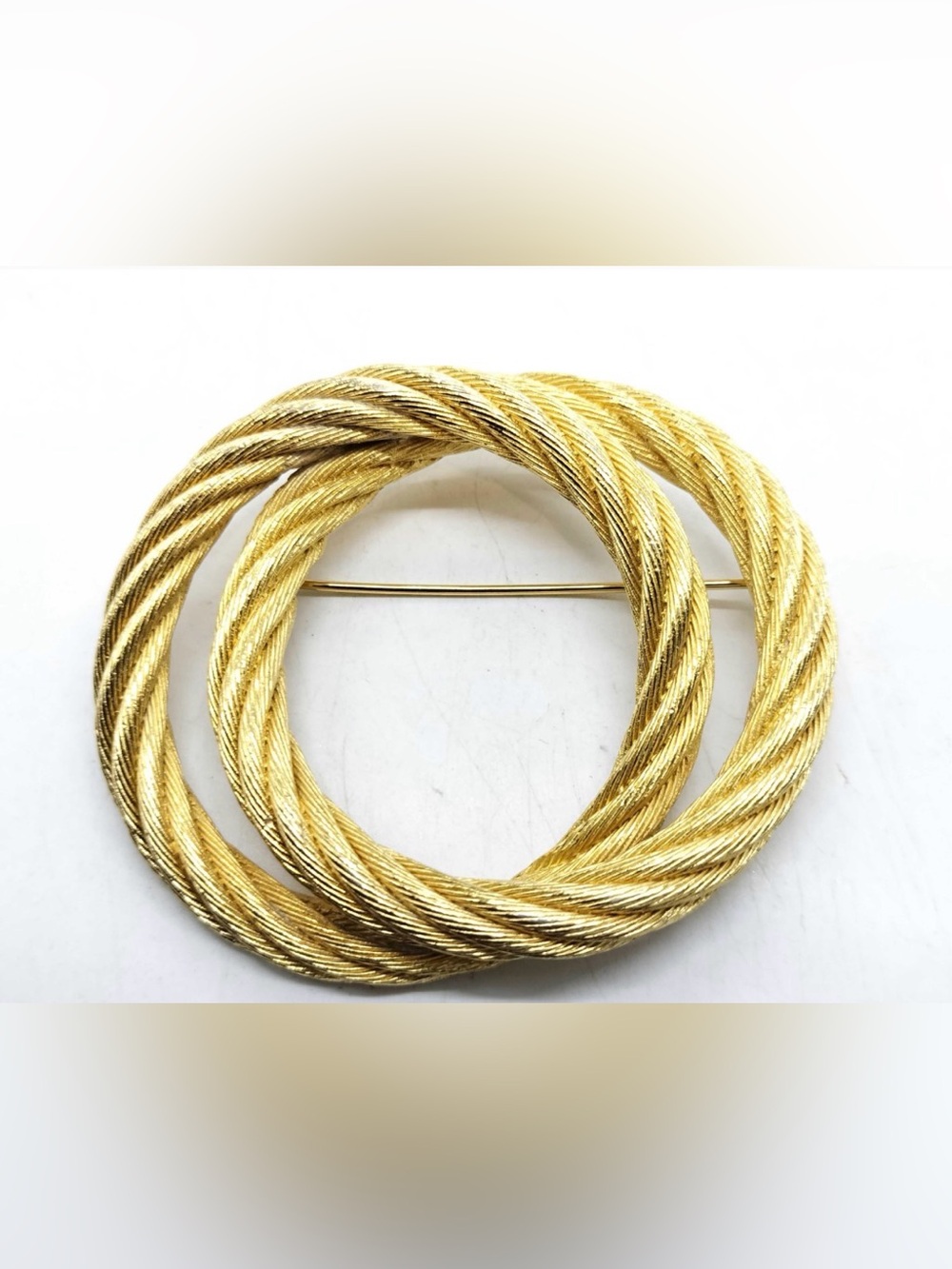 Twisted Rope Circle Brooch - Gold Tone